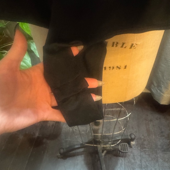 Black Ruffled Bodysuit - Picture 3 of 4